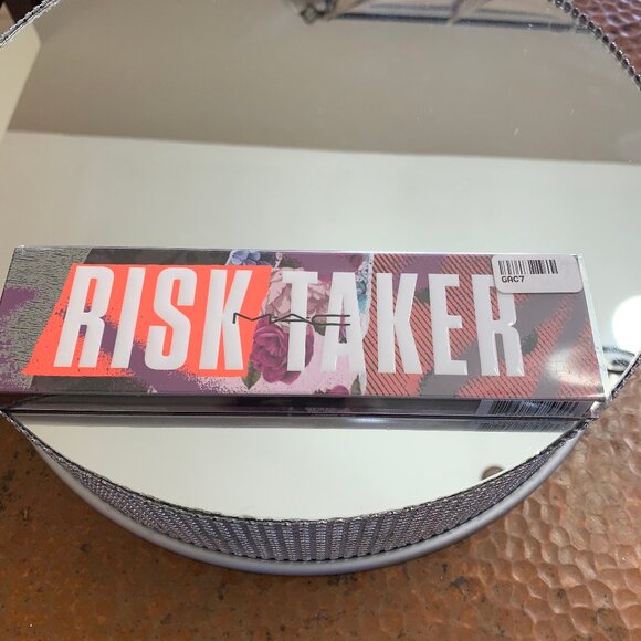 Brand New MAC Cosmetics Risk Taker Eyeshadow - Picture 1 of 4